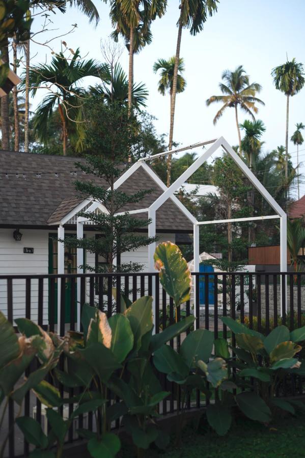 The Little Acres Cherai Vypin Exterior photo